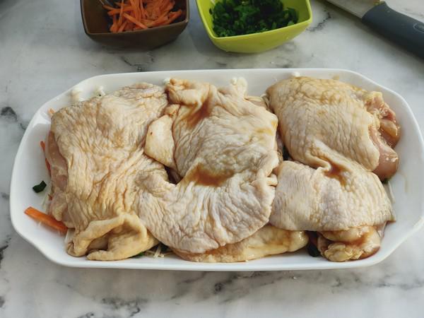 無油金針菇蒸雞腿，鮮嫩多汁巨好吃的做法-家常味蒸菜譜