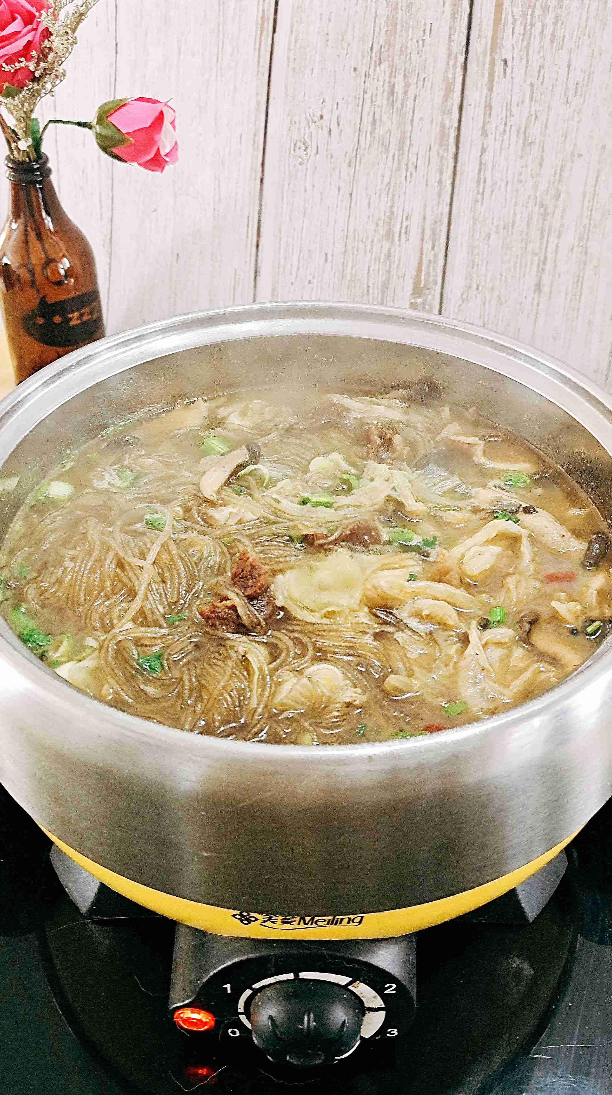 最家常的冬季暖鍋,百吃不厭~白菜粉條牛肉鍋的做法-咸鮮味煮菜譜-易網健康養生網 最家常的冬季暖鍋,百吃不厭~白菜粉條牛肉鍋的做法-咸鮮味煮菜譜