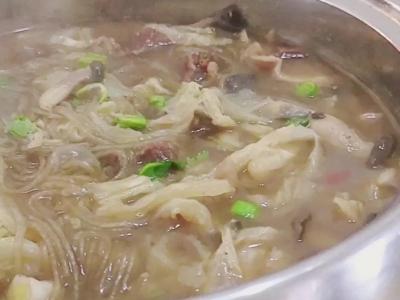 最家常的冬季暖鍋，百吃不厭~白菜粉條牛肉鍋的做法-咸鮮味煮菜譜