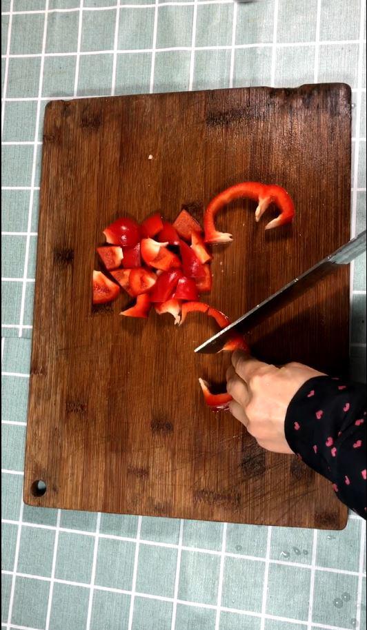 鵪鶉蛋與土豆碰撞的感覺(jué)的做法-醬香味燒菜譜-易網(wǎng)健康養(yǎng)生網(wǎng) 鵪鶉蛋與土豆碰撞的感覺(jué)的做法-醬香味燒菜譜