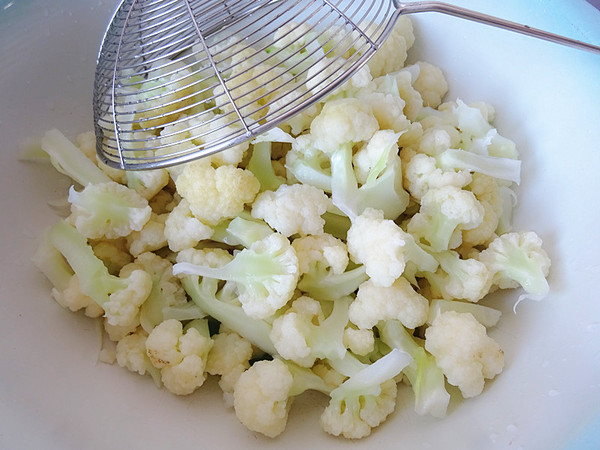 菜花炒雞蛋的做法-其它口味炒菜譜-易網<a href=http://www.xllyou.com/ target=_blank class=infotextkey>健康養生</a>網 菜花炒雞蛋的做法-其它口味炒菜譜