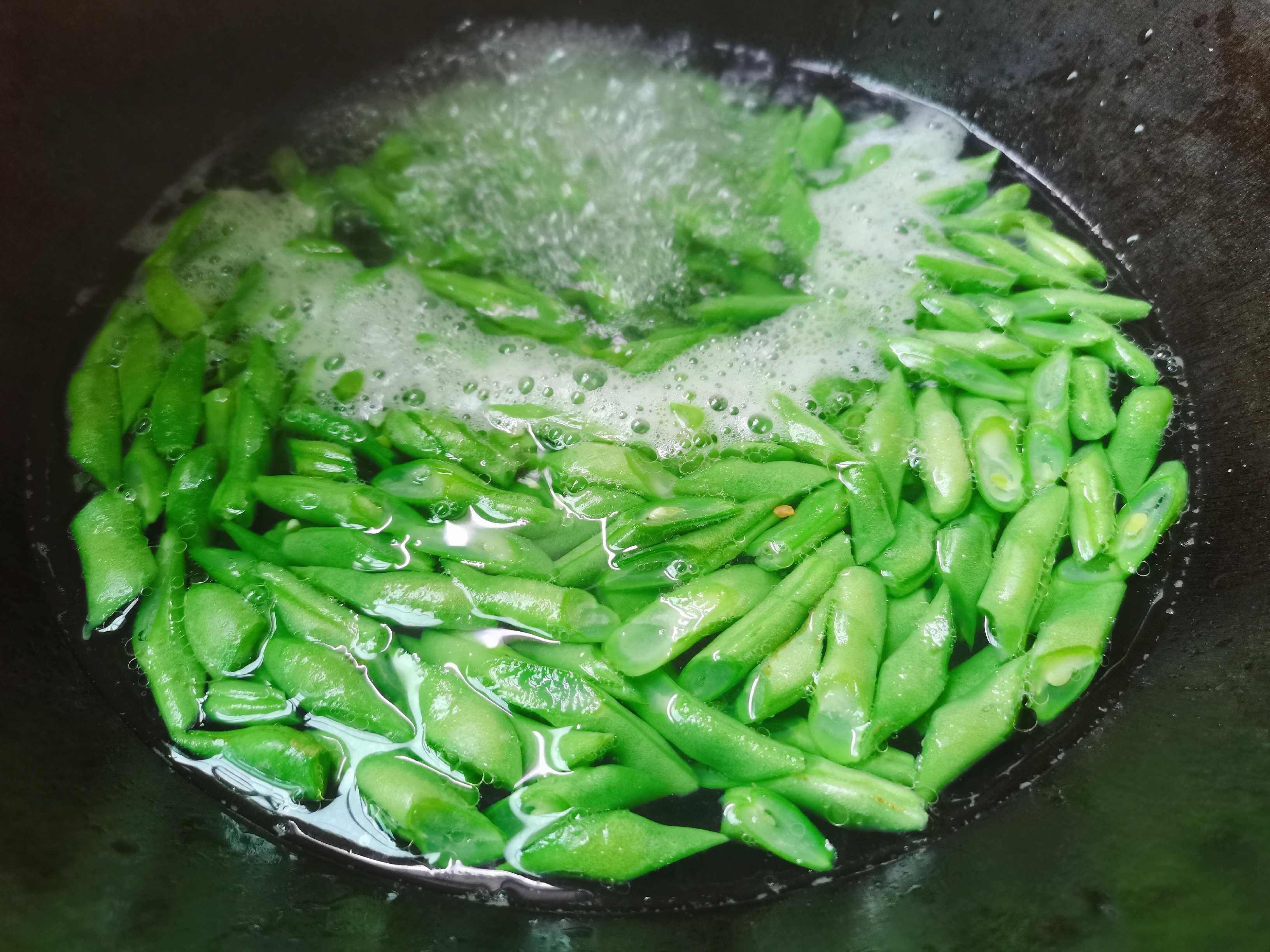 清炒四季豆的做法-家常味炒菜譜-易網健康養生網 清炒四季豆的做法-家常味炒菜譜