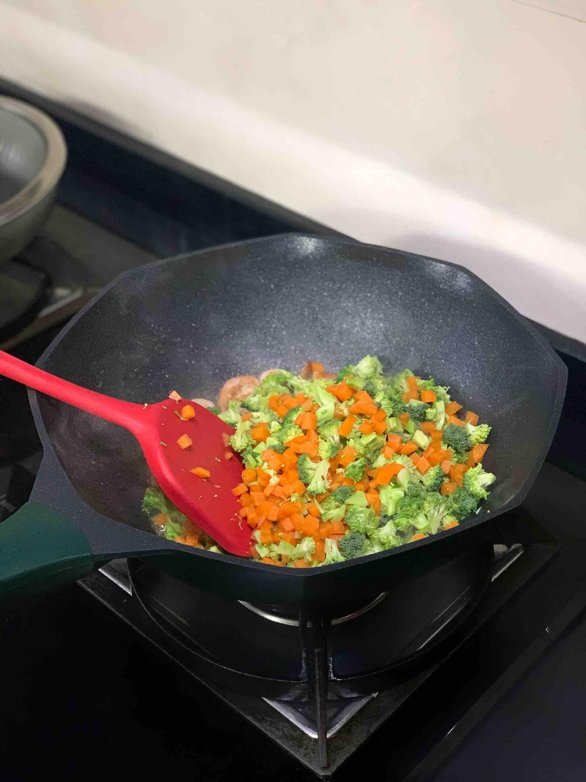 西蘭花蝦仁炒飯的做法-咸鮮味炒菜譜-易網健康養生網 西蘭花蝦仁炒飯的做法-咸鮮味炒菜譜