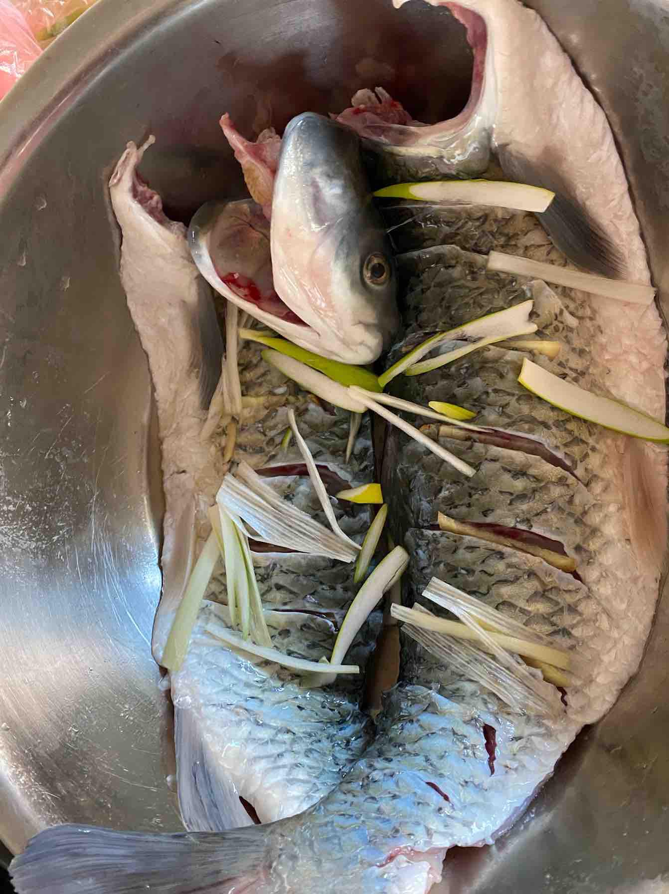 江湖烤魚的做法-香辣味烤菜譜-易網<a href=http://www.xllyou.com/ target=_blank class=infotextkey>健康養生</a>網 江湖烤魚的做法-香辣味烤菜譜