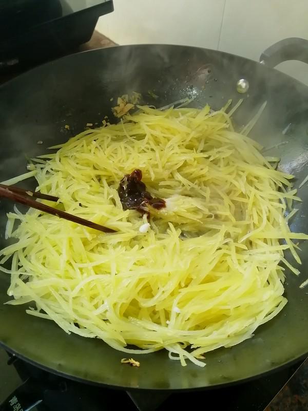 簡簡單單也不失美味~~醋溜土豆絲的做法-家常味炒菜譜