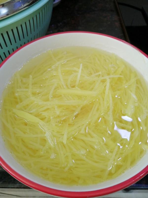 簡簡單單也不失美味~~醋溜土豆絲的做法-家常味炒菜譜