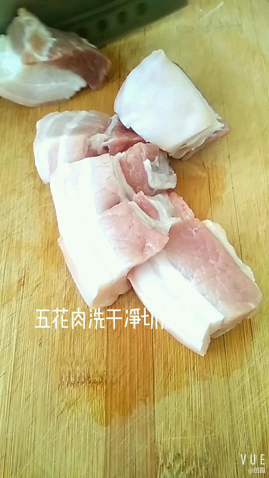 五花肉配海帶 完美的做法-咸鮮味燒菜譜-易網<a href=http://www.xllyou.com/ target=_blank class=infotextkey>健康養生</a>網 五花肉配海帶 完美的做法-咸鮮味燒菜譜