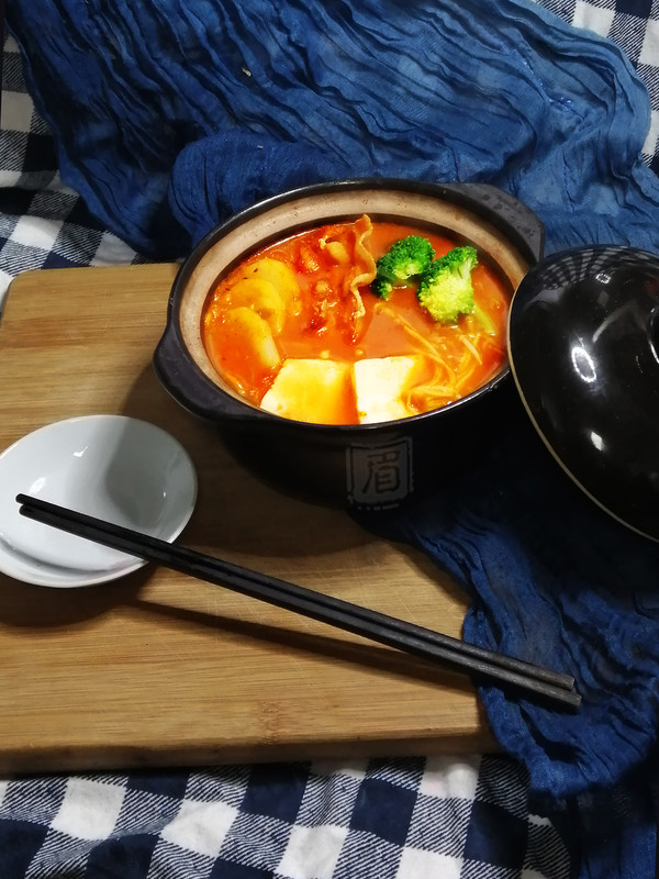 熱乎乎的泡菜鍋,驅寒還管飽!的做法-酸辣味煮菜譜-易網健康養生網 熱乎乎的泡菜鍋,驅寒還管飽!的做法-酸辣味煮菜譜