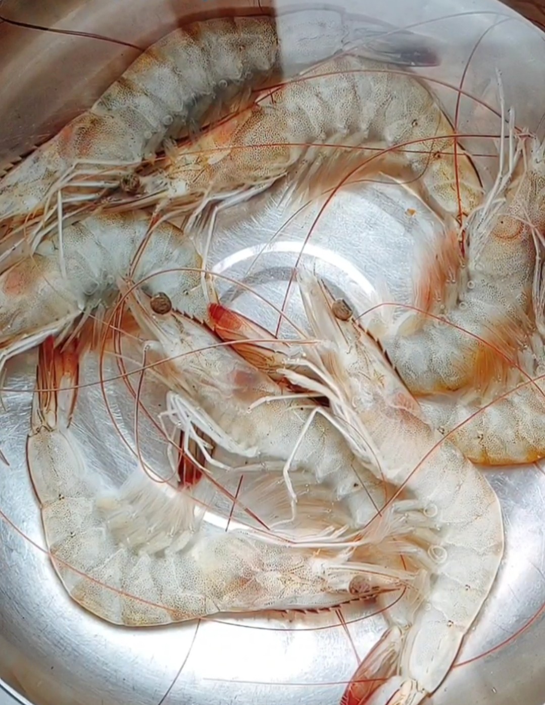 三彩大蝦的做法-家常味炸菜譜-易網(wǎng)<a href=http://www.xllyou.com/ target=_blank class=infotextkey>健康養(yǎng)生</a>網(wǎng) 三彩大蝦的做法-家常味炸菜譜