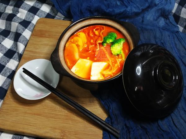 熱乎乎的泡菜鍋,驅寒還管飽!的做法-酸辣味煮菜譜-易網健康養生網 熱乎乎的泡菜鍋,驅寒還管飽!的做法-酸辣味煮菜譜