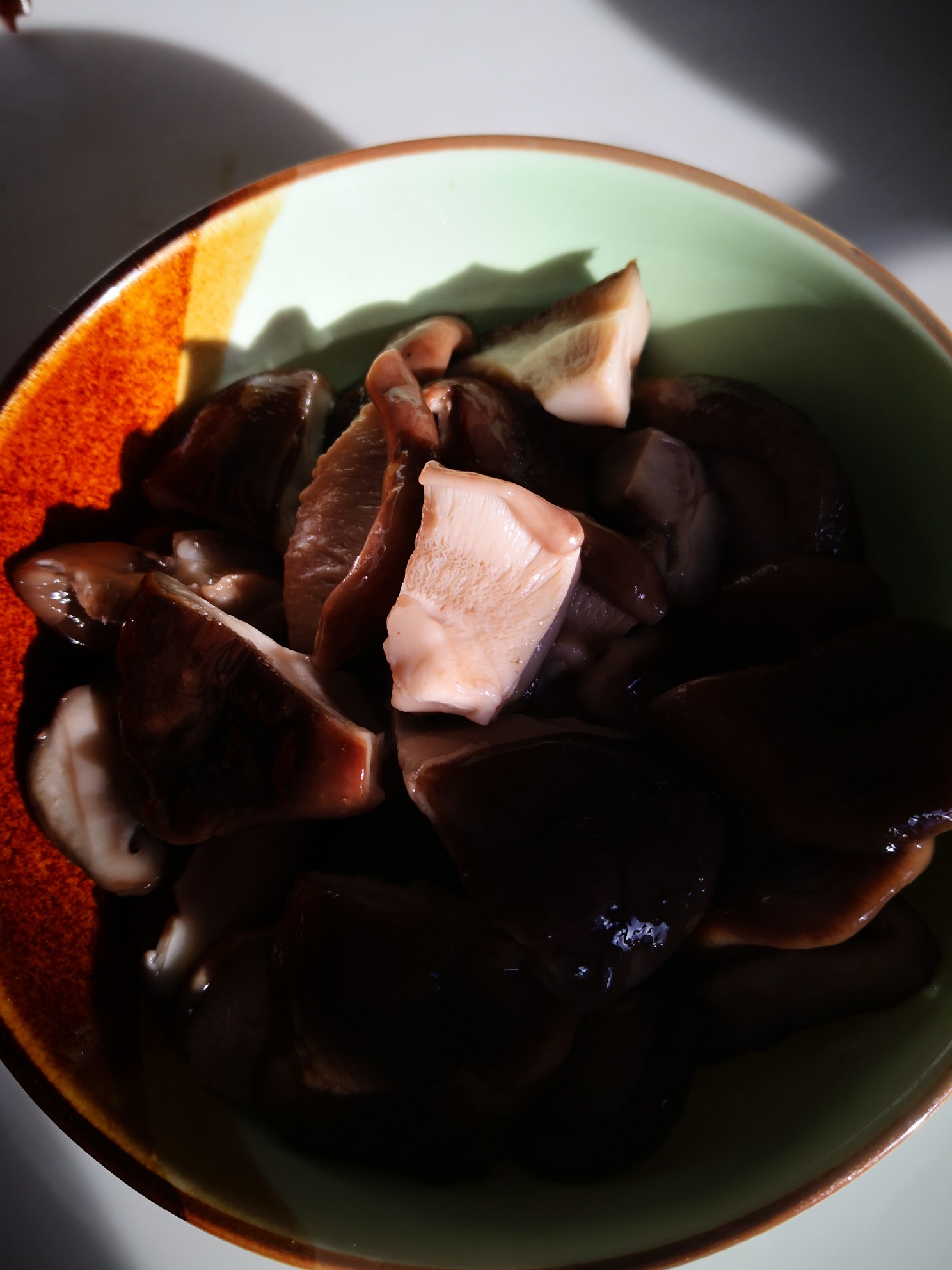 菊花菜炒香菇的做法-家常味炒菜譜-易網健康養生網 菊花菜炒香菇的做法-家常味炒菜譜