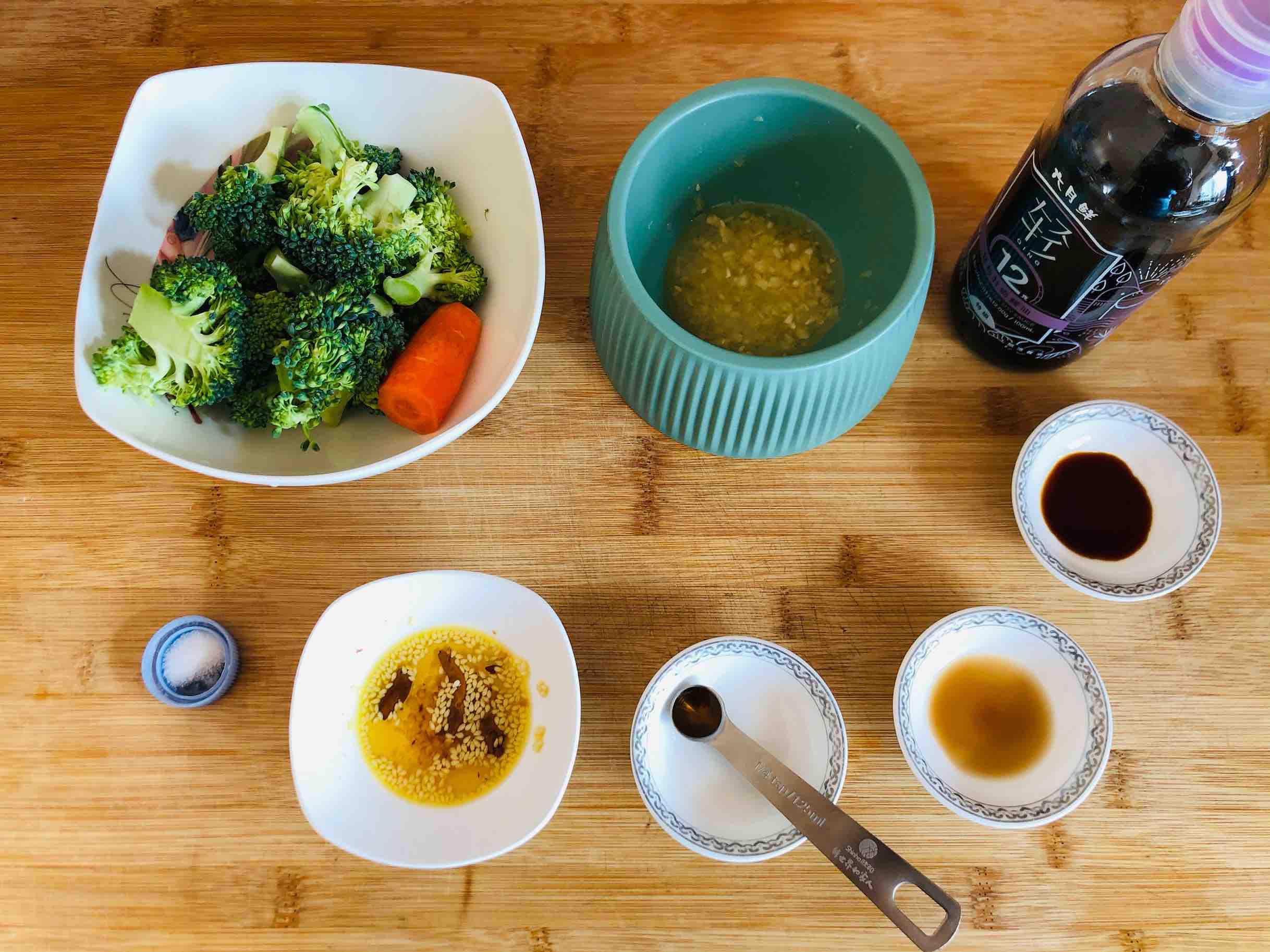 蒜蓉西蘭花的做法-咸鮮味拌菜譜-易網<a href=http://www.xllyou.com/ target=_blank class=infotextkey>健康養生</a>網 蒜蓉西蘭花的做法-咸鮮味拌菜譜