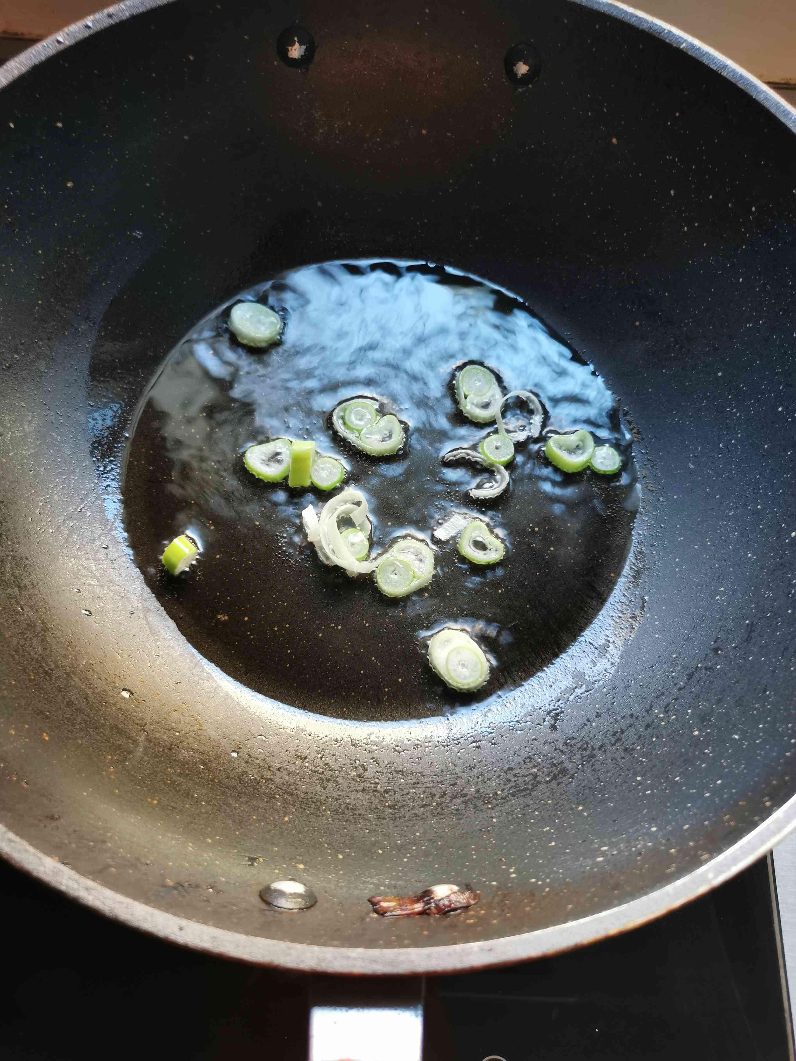 西葫蘆炒蝦仁的做法-咸鮮味炒菜譜-易網健康養(yǎng)生網 西葫蘆炒蝦仁的做法-咸鮮味炒菜譜