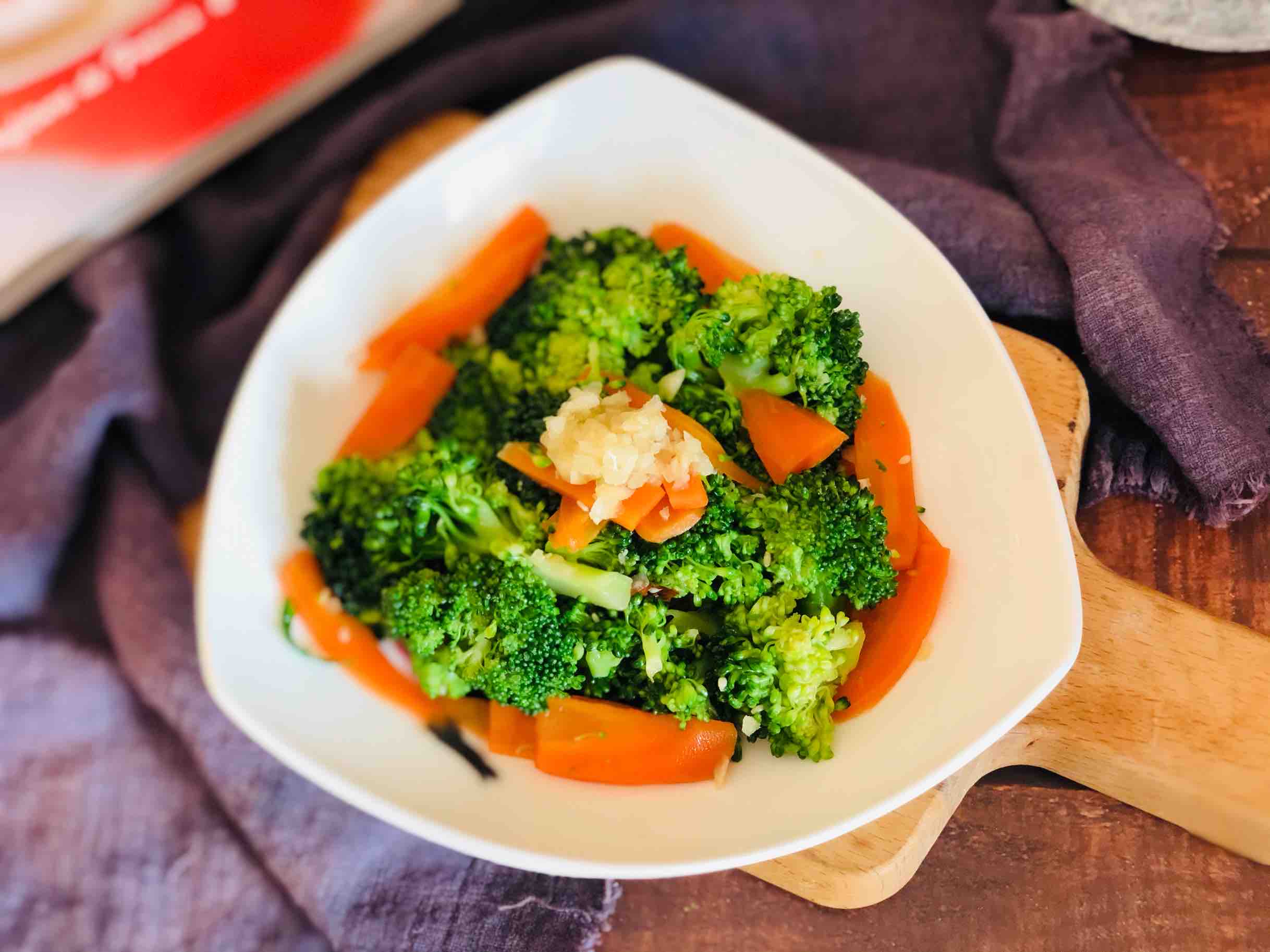 蒜蓉西蘭花的做法-咸鮮味拌菜譜-易網健康養生網 蒜蓉西蘭花的做法-咸鮮味拌菜譜