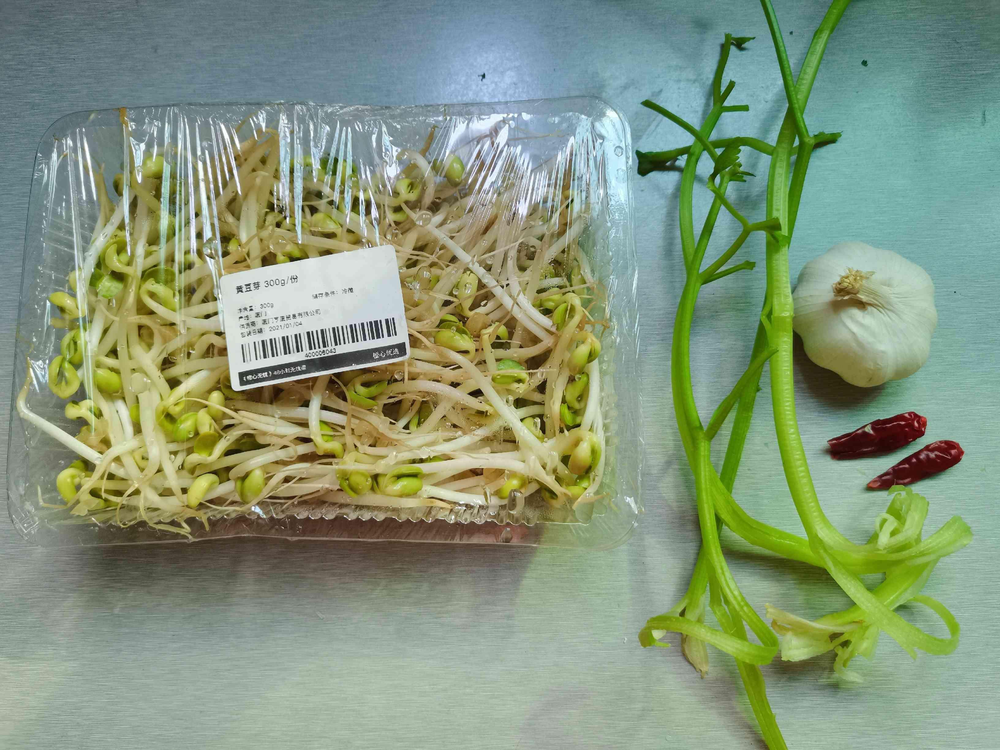 家常菜“清炒黃豆芽”的做法-家常味炒菜譜-易網(wǎng)<a href=http://www.xllyou.com/ target=_blank class=infotextkey>健康養(yǎng)生</a>網(wǎng) 家常菜“清炒黃豆芽”的做法-家常味炒菜譜