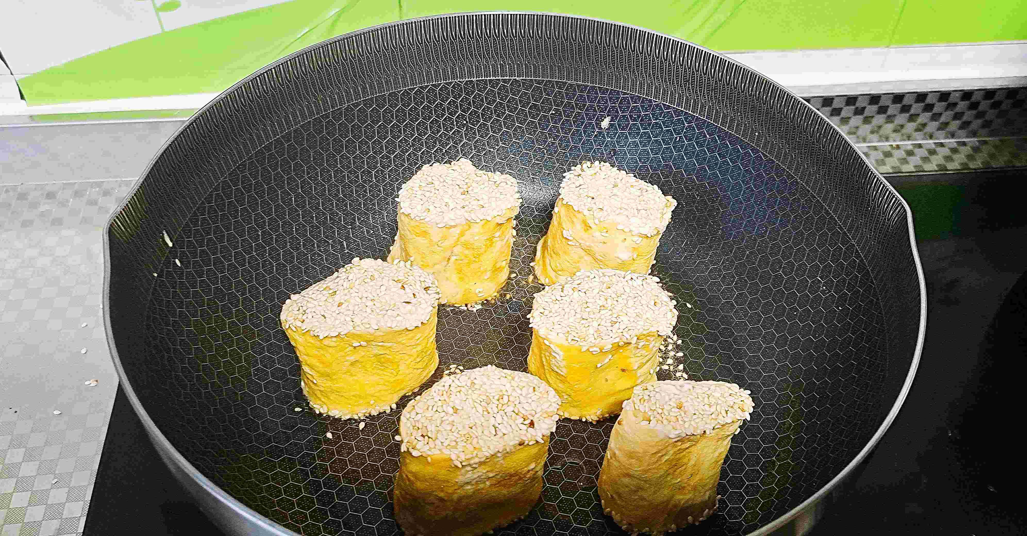 土豆的高大上做法，春節家宴備受歡迎…土豆泥黃金卷的做法-咸鮮味其它工藝菜譜