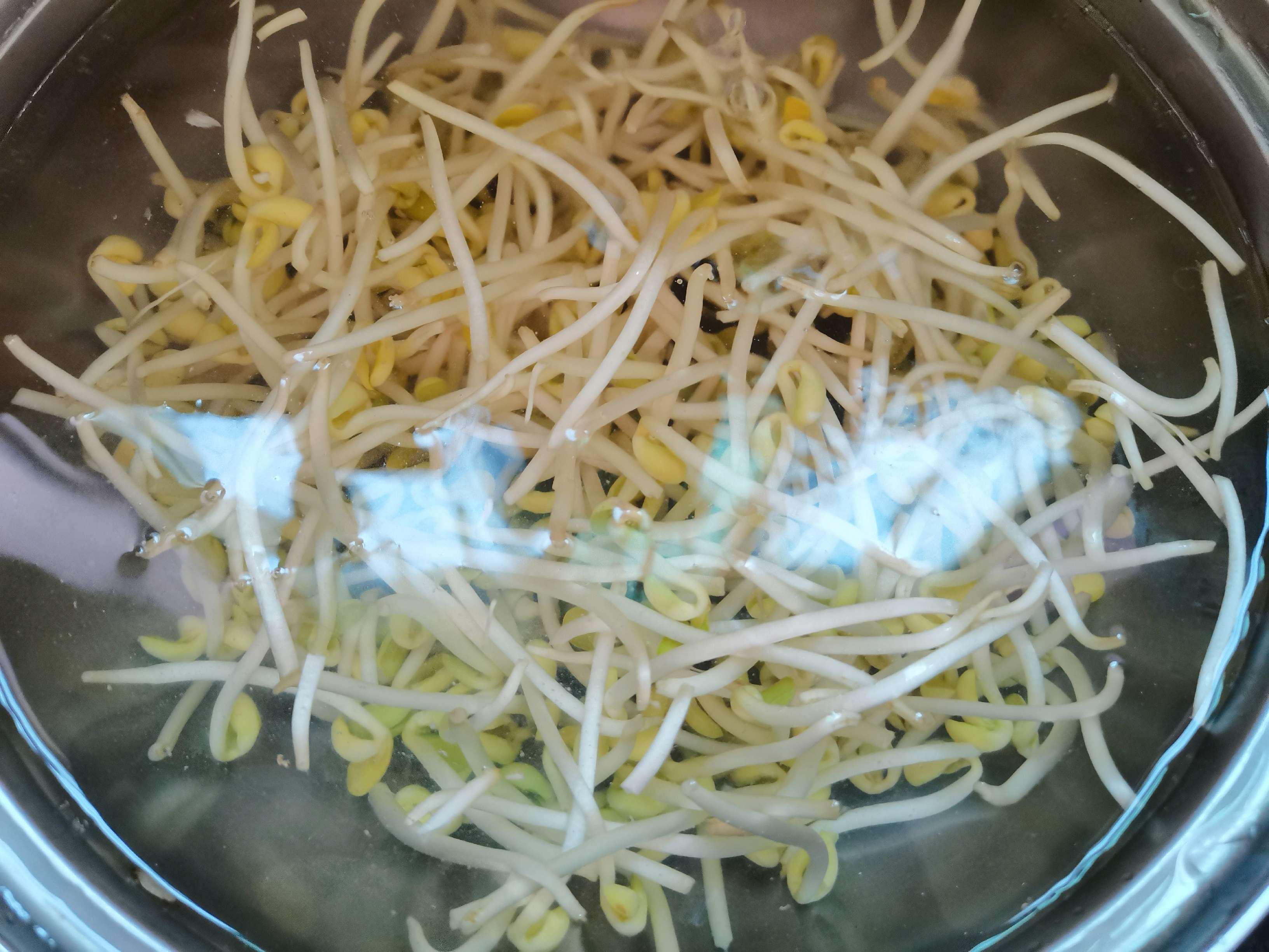 家常菜“清炒黃豆芽”的做法-家常味炒菜譜-易網(wǎng)健康養(yǎng)生網(wǎng) 家常菜“清炒黃豆芽”的做法-家常味炒菜譜