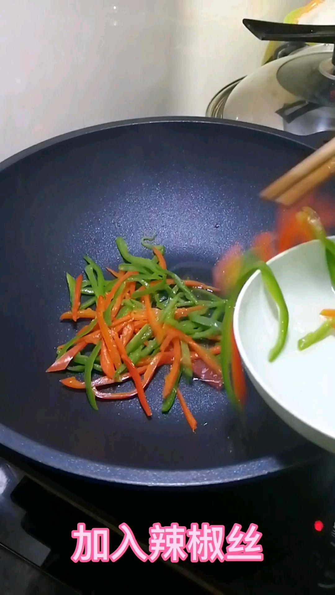 辣椒炒米粉的做法-家常味炒菜譜-易網健康養生網 辣椒炒米粉的做法-家常味炒菜譜