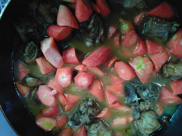 排骨燒紅蘿卜的做法-家常味燒菜譜-易網健康養生網 排骨燒紅蘿卜的做法-家常味燒菜譜