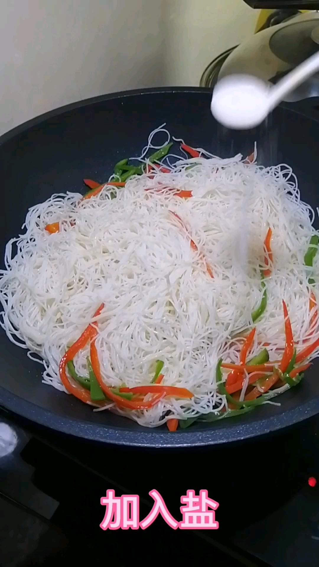 辣椒炒米粉的做法-家常味炒菜譜-易網健康養生網 辣椒炒米粉的做法-家常味炒菜譜