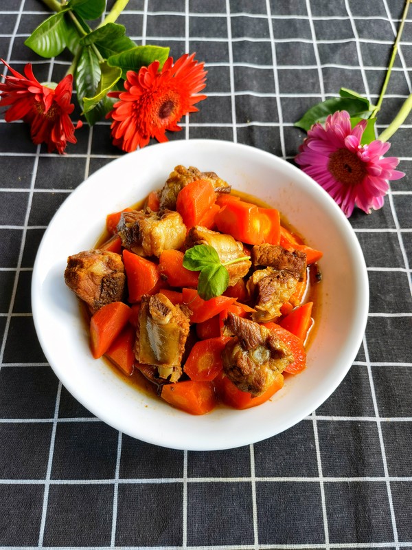 排骨燒紅蘿卜的做法-家常味燒菜譜-易網健康養生網 排骨燒紅蘿卜的做法-家常味燒菜譜