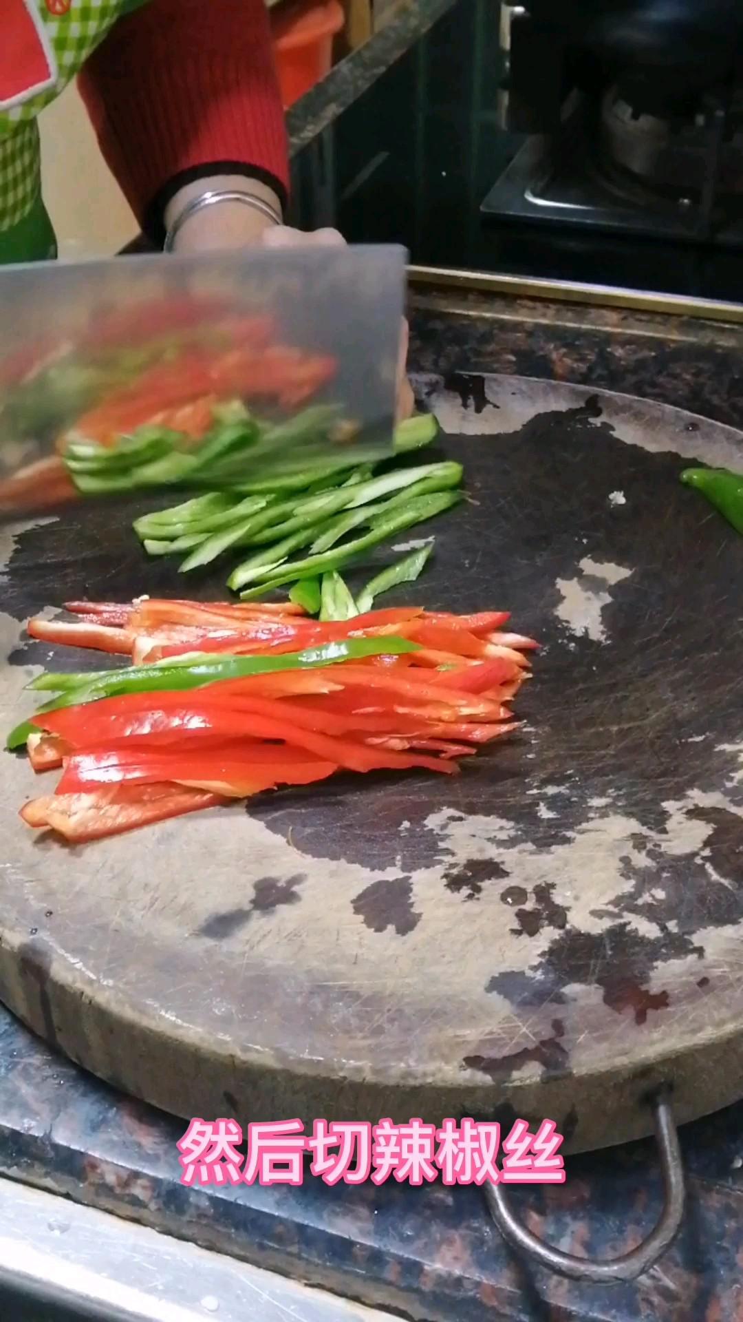 辣椒炒米粉的做法-家常味炒菜譜-易網健康養生網 辣椒炒米粉的做法-家常味炒菜譜