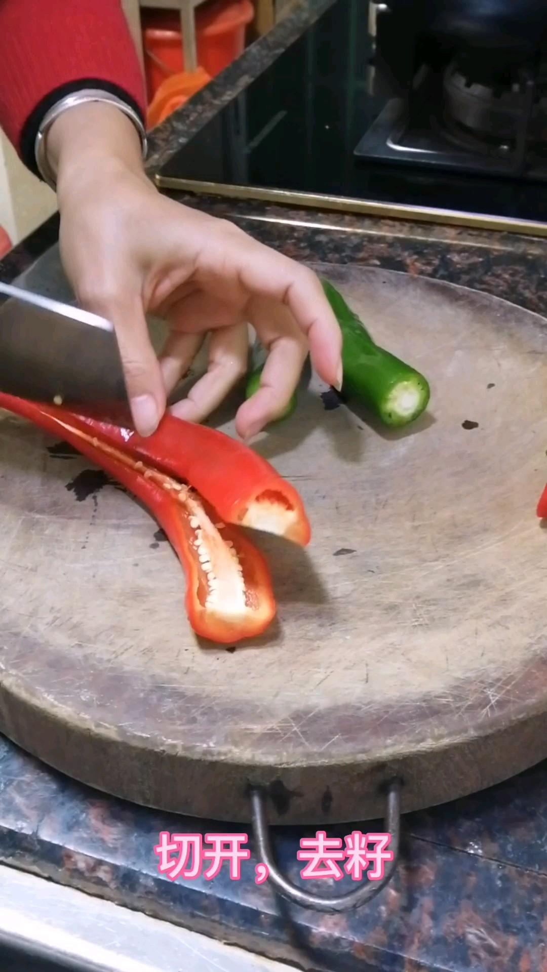 辣椒炒米粉的做法-家常味炒菜譜-易網健康養生網 辣椒炒米粉的做法-家常味炒菜譜