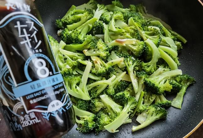 素菜西蘭花的做法-家常味炒菜譜-易網(wǎng)健康養(yǎng)生網(wǎng) 素菜西蘭花的做法-家常味炒菜譜