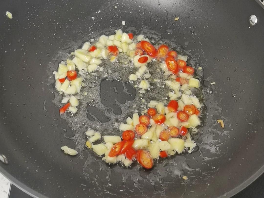 年夜飯素菜也出彩-杏鮑菇炒合菜,闔家歡樂吃著超下飯的做法-香辣味炒菜譜-易網健康養生網 年夜飯素菜也出彩-杏鮑菇炒合菜,闔家歡樂吃著超下飯的做法-香辣味炒菜譜