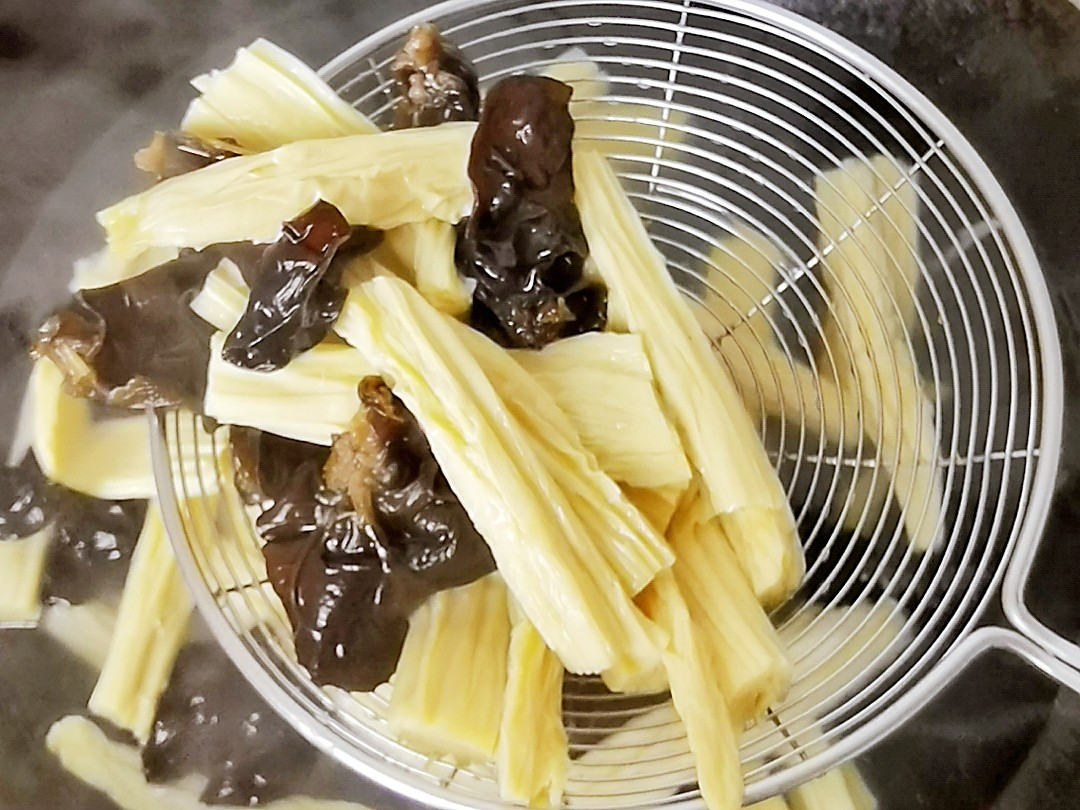 年夜飯涼菜也下飯-拌腐竹,新春宴客吃腐竹得“富足”的做法-酸辣味拌菜譜-易網健康養生網 年夜飯涼菜也下飯-拌腐竹,新春宴客吃腐竹得“富足”的做法-酸辣味拌菜譜