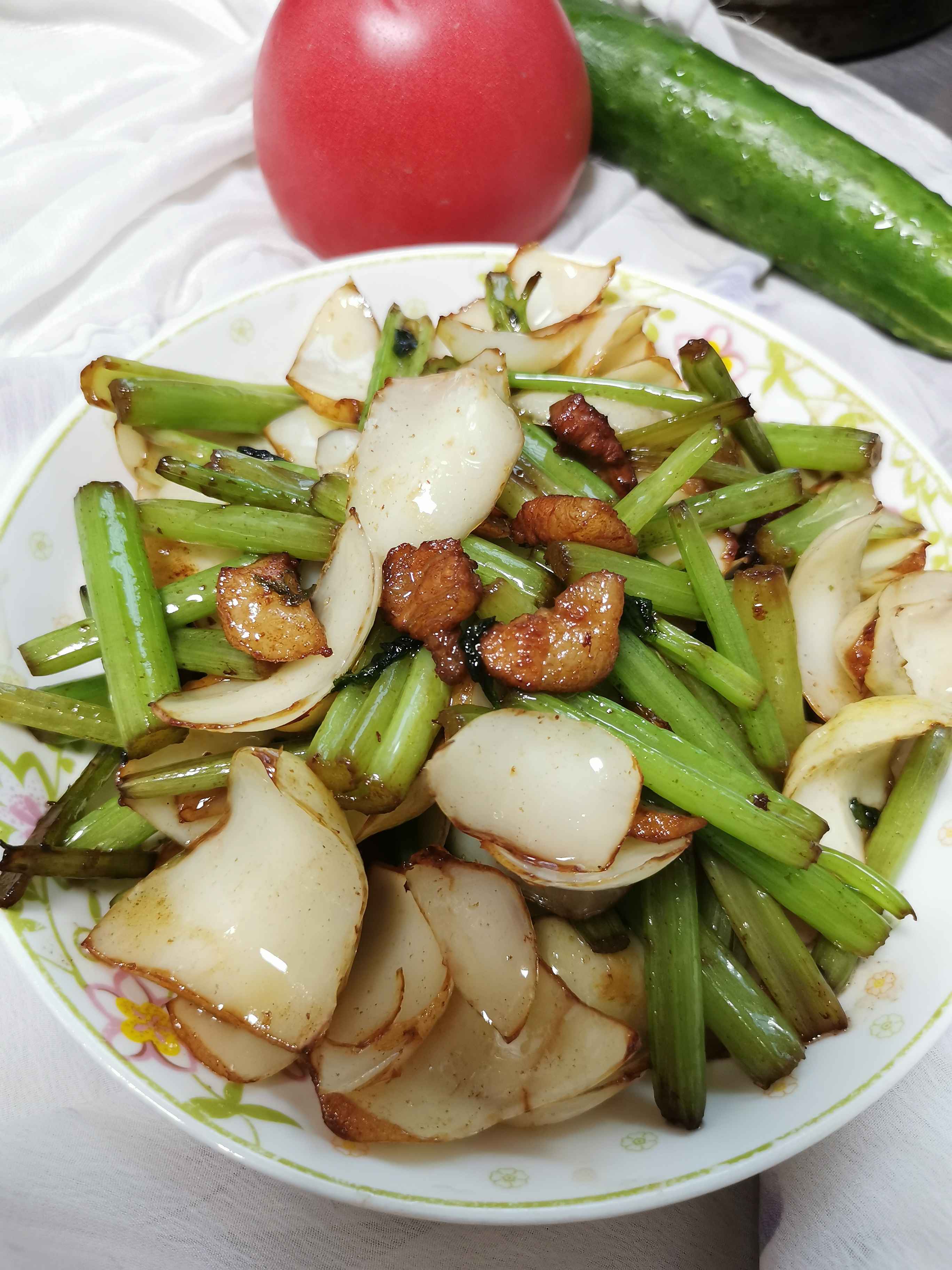 芹菜炒百合的做法-家常味炒菜譜-易網(wǎng)健康養(yǎng)生網(wǎng) 芹菜炒百合的做法-家常味炒菜譜