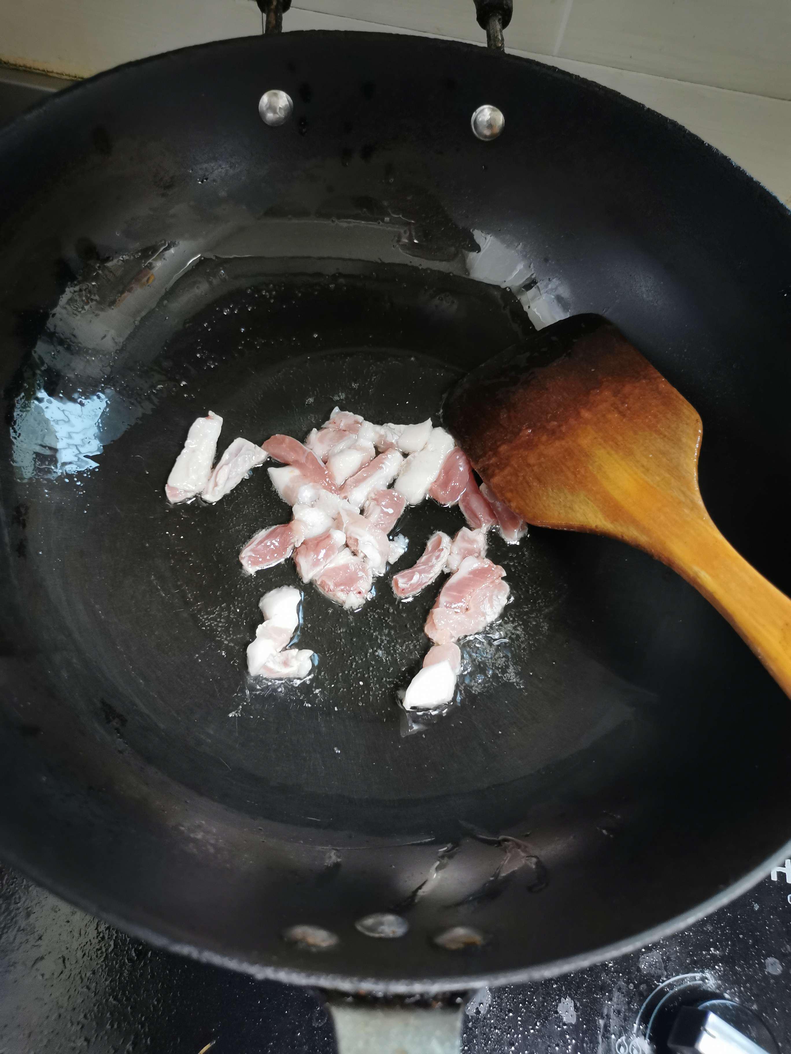 芹菜炒百合的做法-家常味炒菜譜-易網(wǎng)健康養(yǎng)生網(wǎng) 芹菜炒百合的做法-家常味炒菜譜