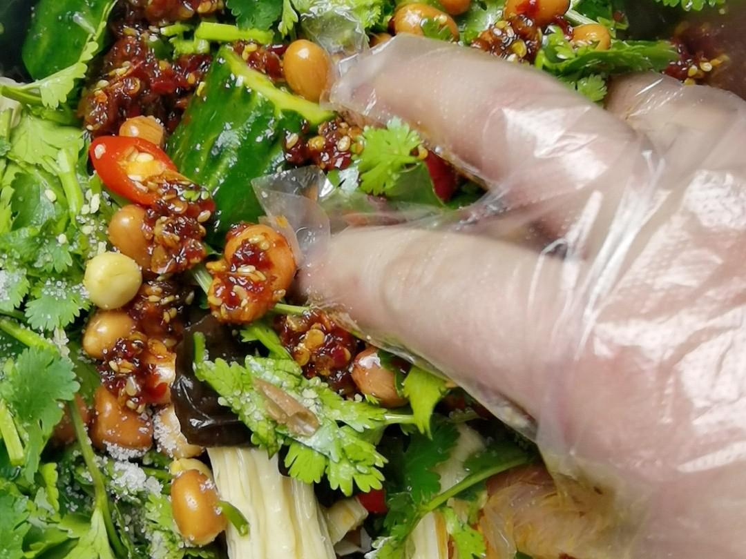 年夜飯涼菜也下飯-拌腐竹,新春宴客吃腐竹得“富足”的做法-酸辣味拌菜譜-易網健康養生網 年夜飯涼菜也下飯-拌腐竹,新春宴客吃腐竹得“富足”的做法-酸辣味拌菜譜