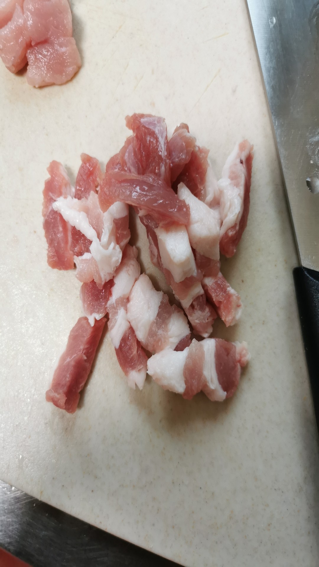 芹菜炒百合的做法-家常味炒菜譜-易網(wǎng)健康養(yǎng)生網(wǎng) 芹菜炒百合的做法-家常味炒菜譜