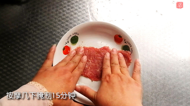 上海經典小吃豬排年糕的做法-酸甜味炸菜譜-易網健康養生網 上海經典小吃豬排年糕的做法-酸甜味炸菜譜