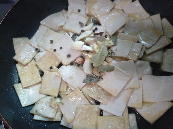 冷吃千張的做法-香辣味煎菜譜-易網健康養生網 冷吃千張的做法-香辣味煎菜譜