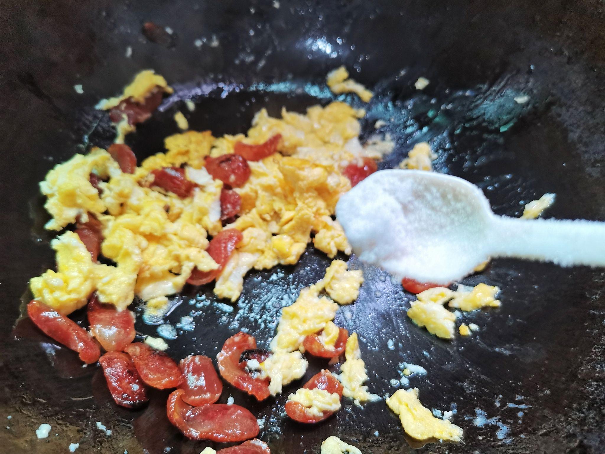 臘腸炒雞蛋的做法-家常味炒菜譜-易網健康養生網 臘腸炒雞蛋的做法-家常味炒菜譜