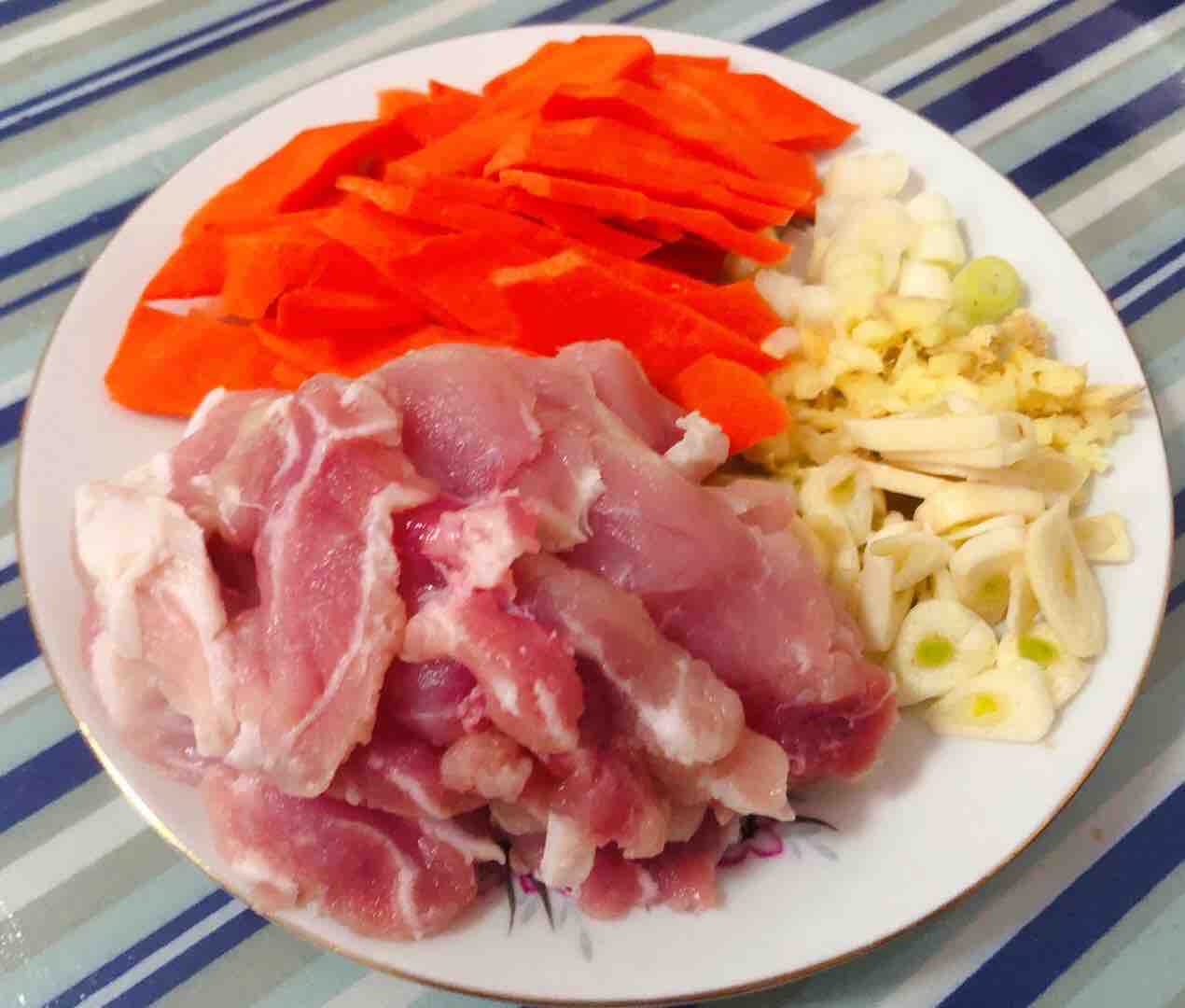 豬肉白菜海膽丸豆腐粉絲湯的做法-咸鮮味煮菜譜-易網(wǎng)健康養(yǎng)生網(wǎng) 豬肉白菜海膽丸豆腐粉絲湯的做法-咸鮮味煮菜譜