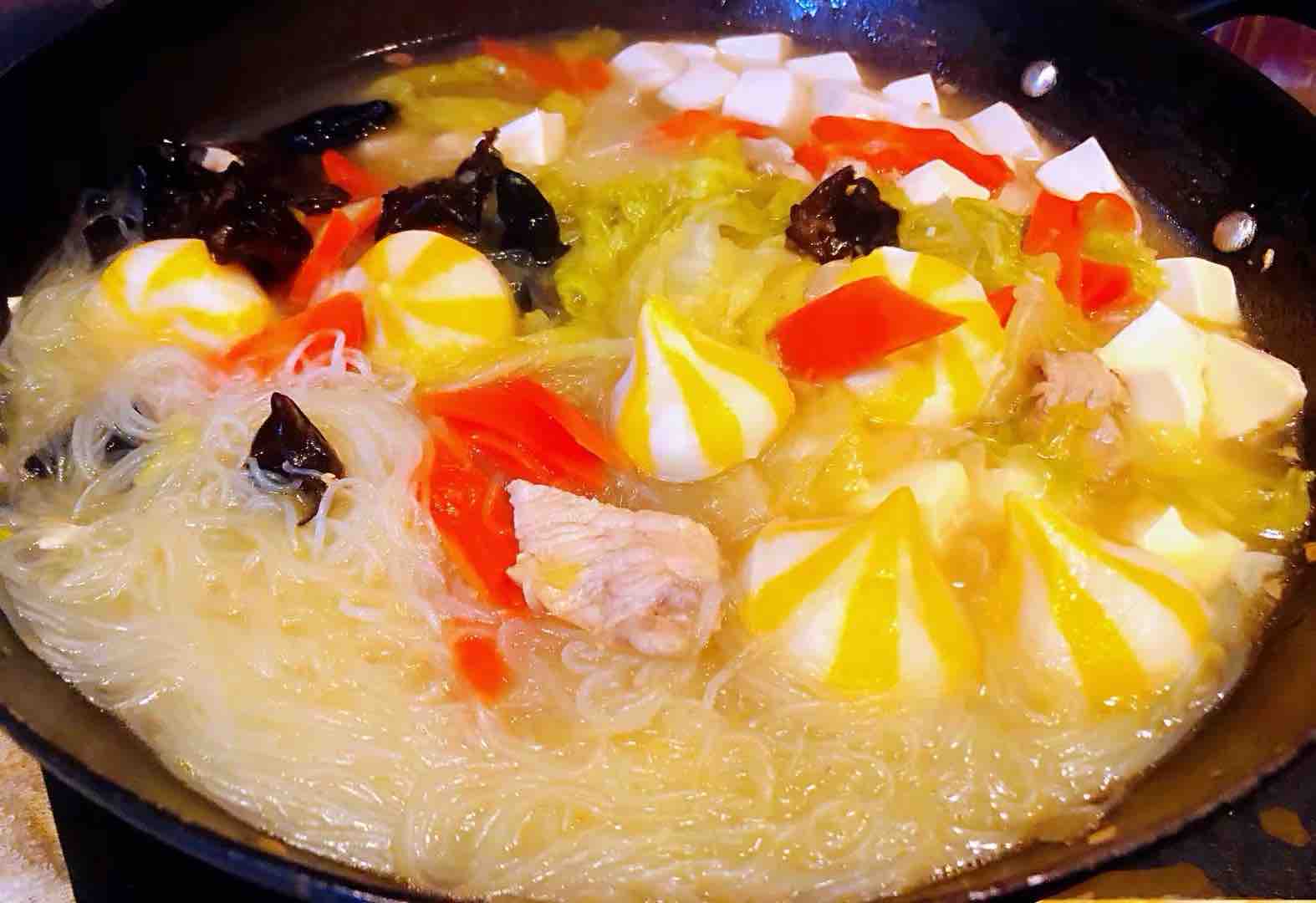 豬肉白菜海膽丸豆腐粉絲湯的做法-咸鮮味煮菜譜-易網(wǎng)健康養(yǎng)生網(wǎng) 豬肉白菜海膽丸豆腐粉絲湯的做法-咸鮮味煮菜譜