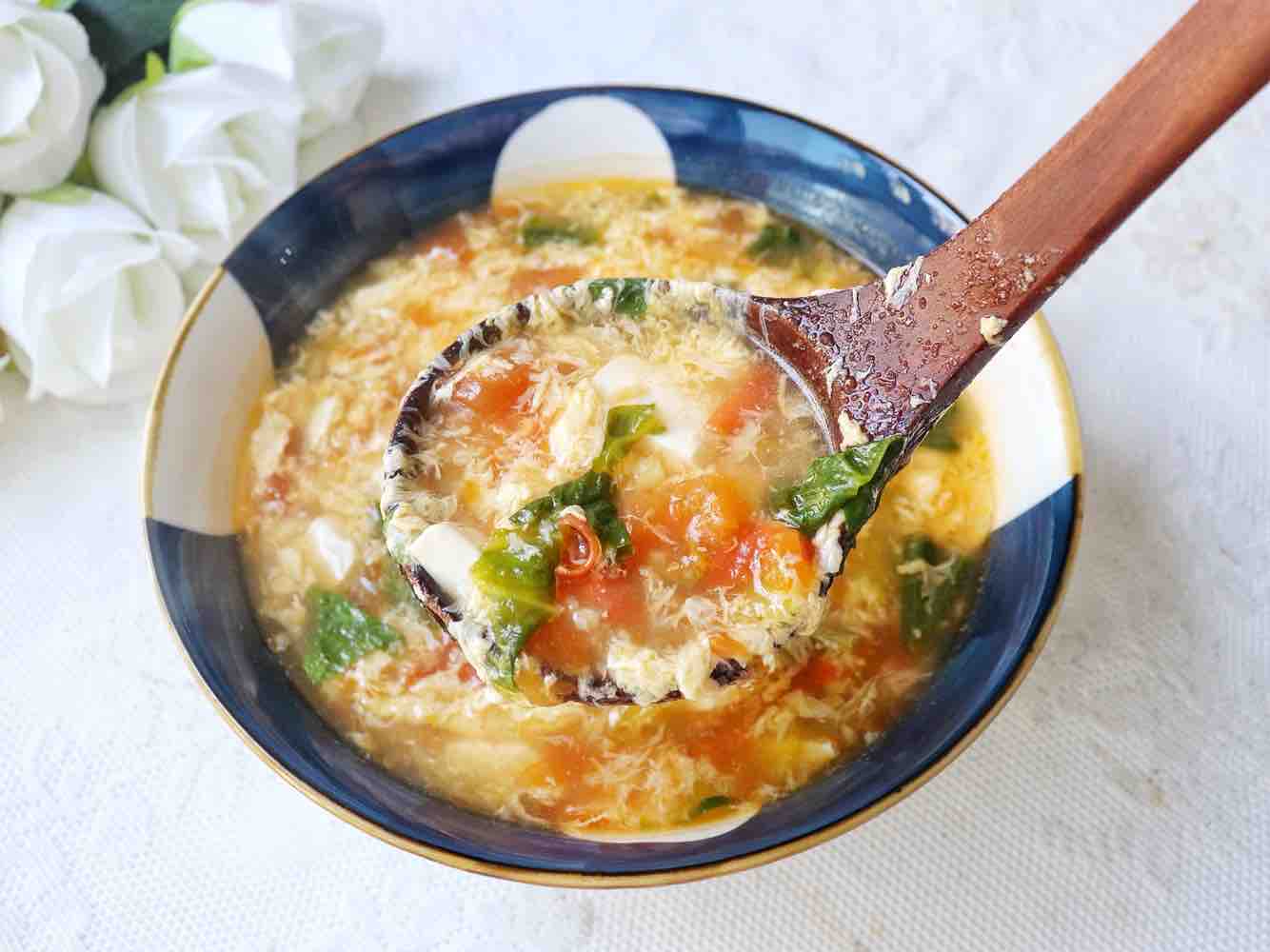 低脂番茄豆腐湯的做法-家常味煮菜譜-易網(wǎng)健康養(yǎng)生網(wǎng) 低脂番茄豆腐湯的做法-家常味煮菜譜