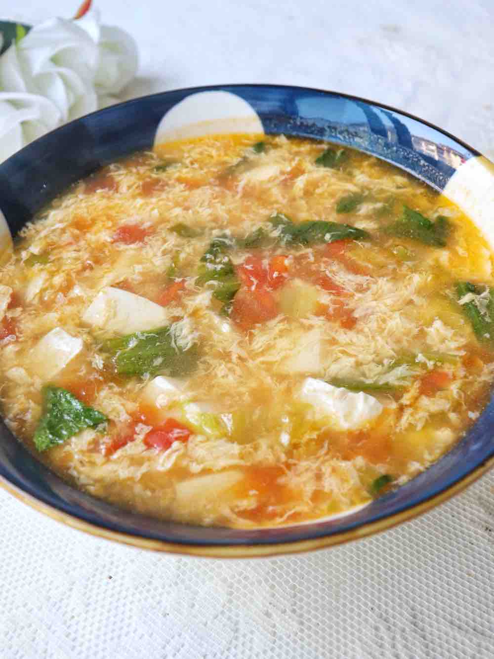 低脂番茄豆腐湯的做法-家常味煮菜譜-易網(wǎng)健康養(yǎng)生網(wǎng) 低脂番茄豆腐湯的做法-家常味煮菜譜