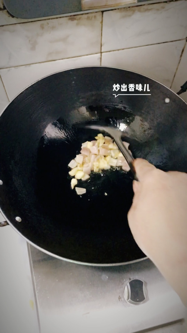 蘿卜燒排骨的做法-家常味燒菜譜-易網(wǎng)健康養(yǎng)生網(wǎng) 蘿卜燒排骨的做法-家常味燒菜譜