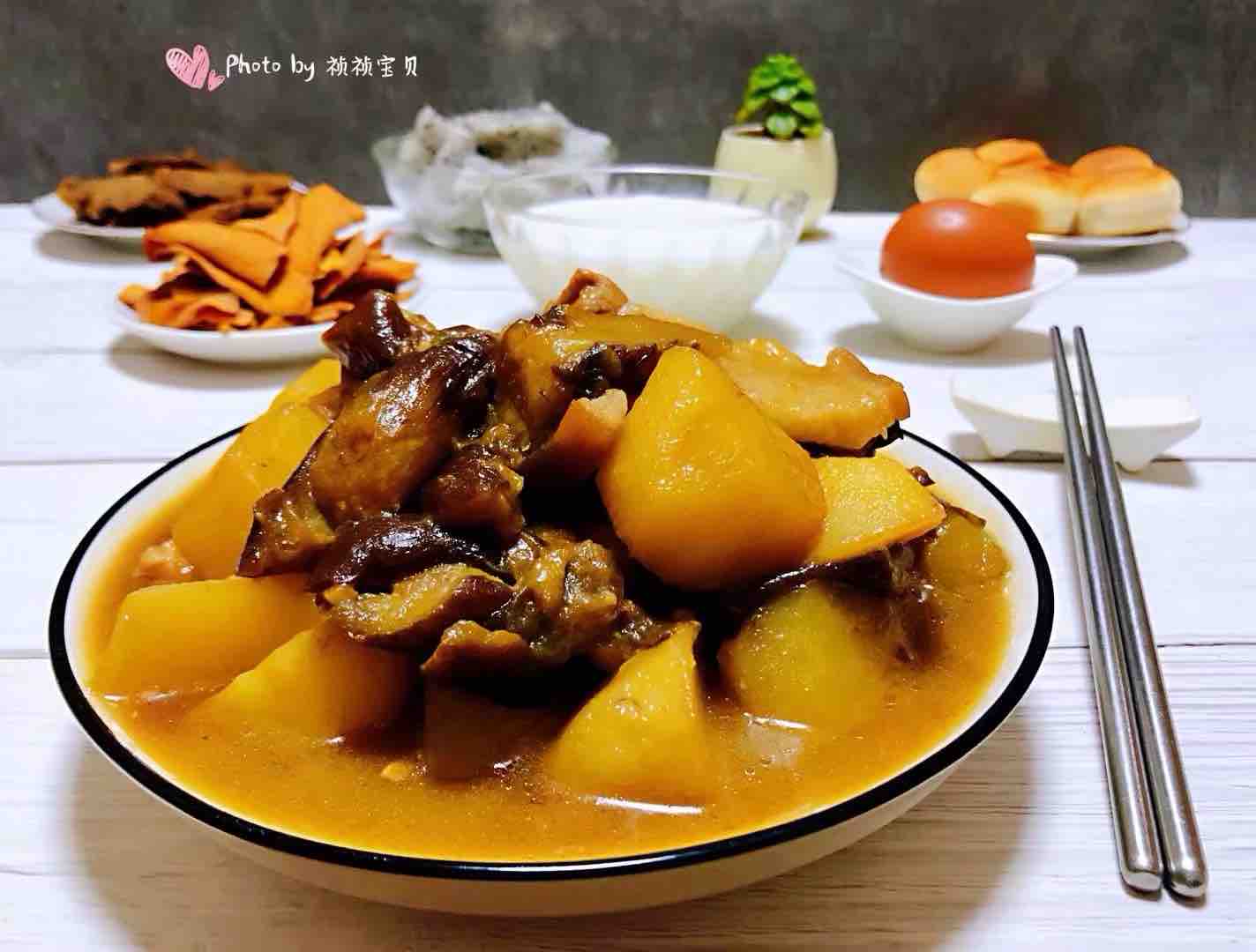 土豆茄子燉五花肉的做法-咸鮮味燉菜譜-易網(wǎng)健康養(yǎng)生網(wǎng) 土豆茄子燉五花肉的做法-咸鮮味燉菜譜