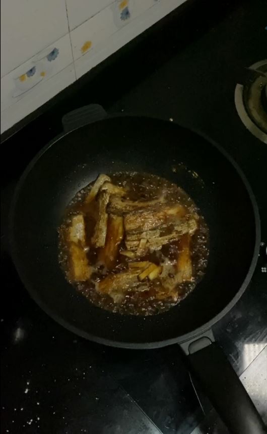 帶魚這樣做,酥脆的連魚骨頭都可以吃的做法-家常味煎菜譜-易網健康養生網 帶魚這樣做,酥脆的連魚骨頭都可以吃的做法-家常味煎菜譜