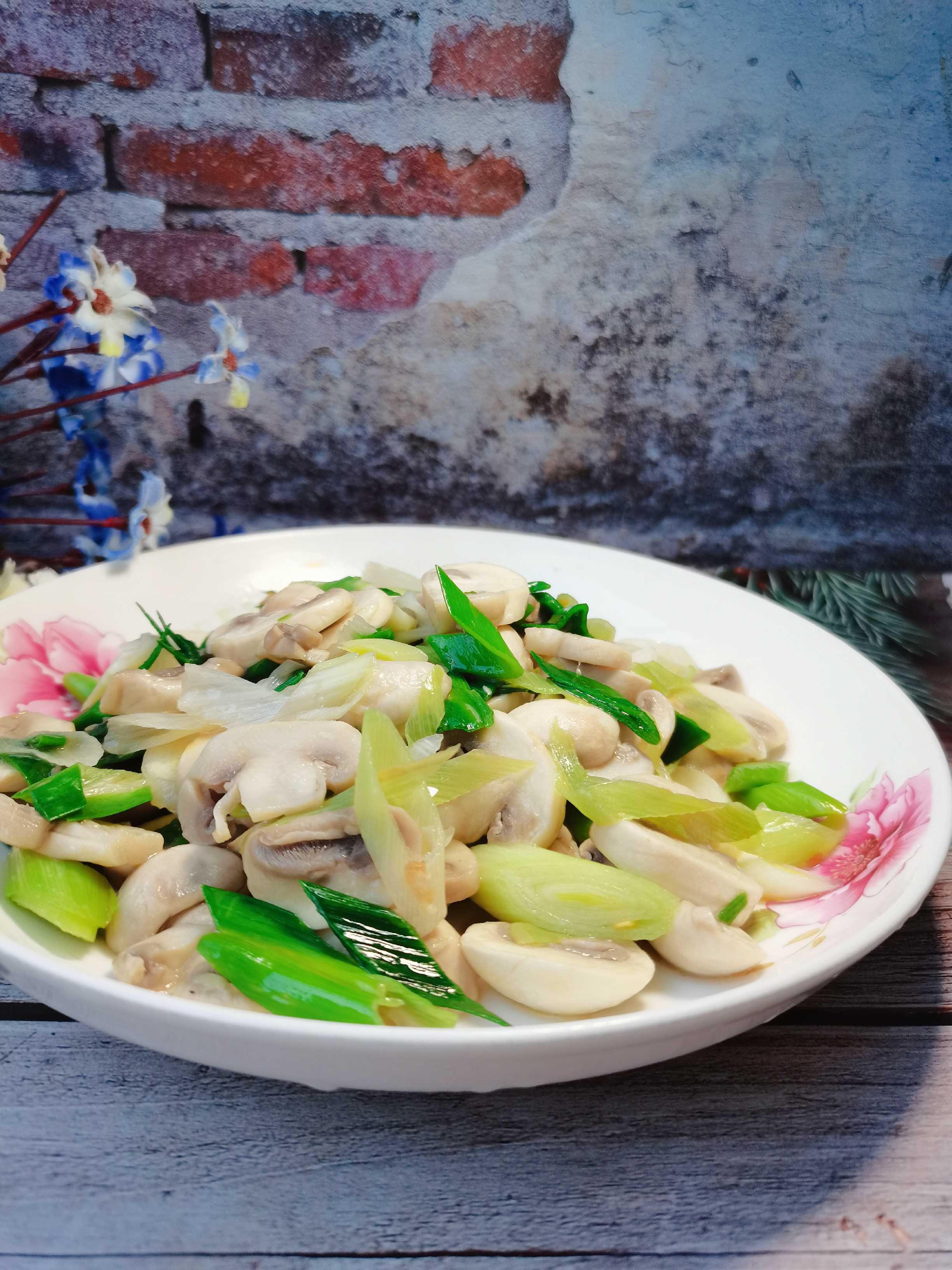 蔥香口蘑的做法-家常味炒菜譜