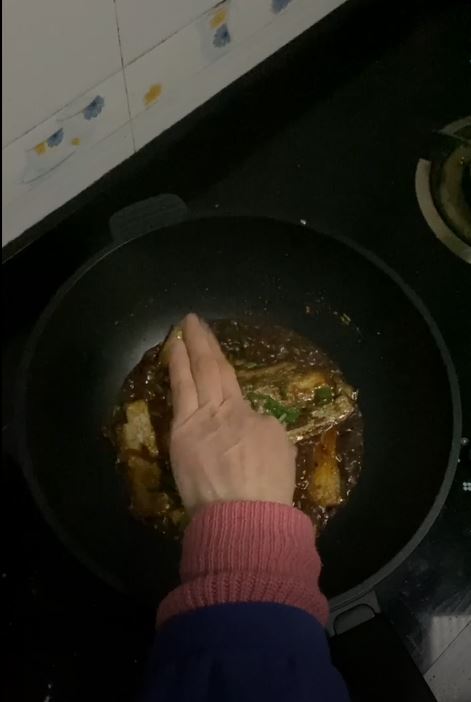 帶魚這樣做,酥脆的連魚骨頭都可以吃的做法-家常味煎菜譜-易網健康養生網 帶魚這樣做,酥脆的連魚骨頭都可以吃的做法-家常味煎菜譜