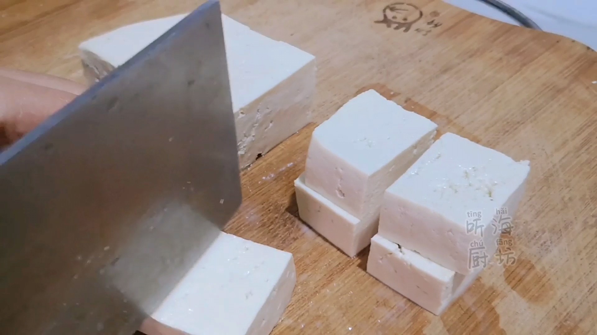 開胃又下飯的茄汁豆腐的做法-酸甜味煎菜譜-易網(wǎng)<a href=http://www.xllyou.com/ target=_blank class=infotextkey>健康養(yǎng)生</a>網(wǎng) 開胃又下飯的茄汁豆腐的做法-酸甜味煎菜譜