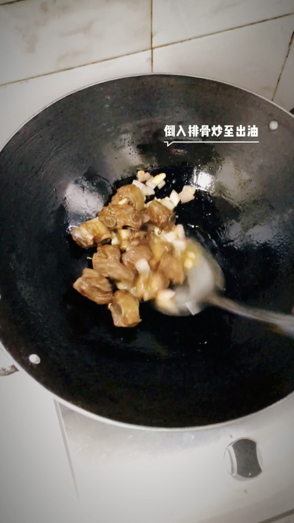 蘿卜燒排骨的做法-家常味燒菜譜-易網(wǎng)健康養(yǎng)生網(wǎng) 蘿卜燒排骨的做法-家常味燒菜譜