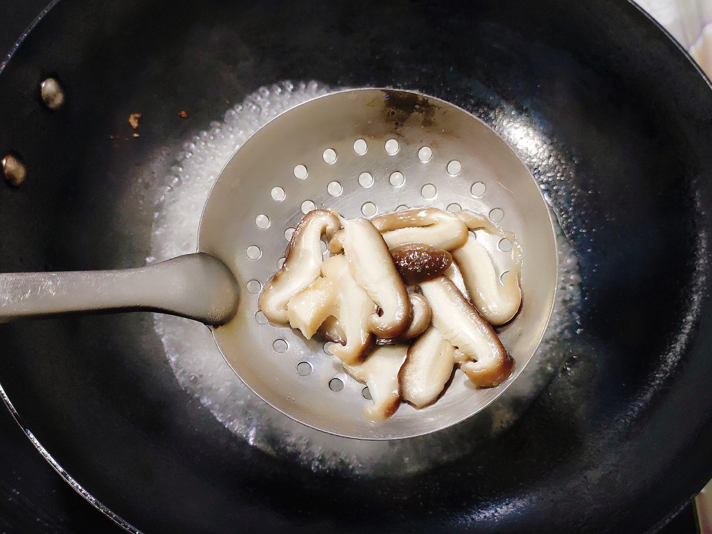 清淡不油膩的臘腸炒荷蘭豆的做法-咸鮮味炒菜譜-易網健康養生網 清淡不油膩的臘腸炒荷蘭豆的做法-咸鮮味炒菜譜