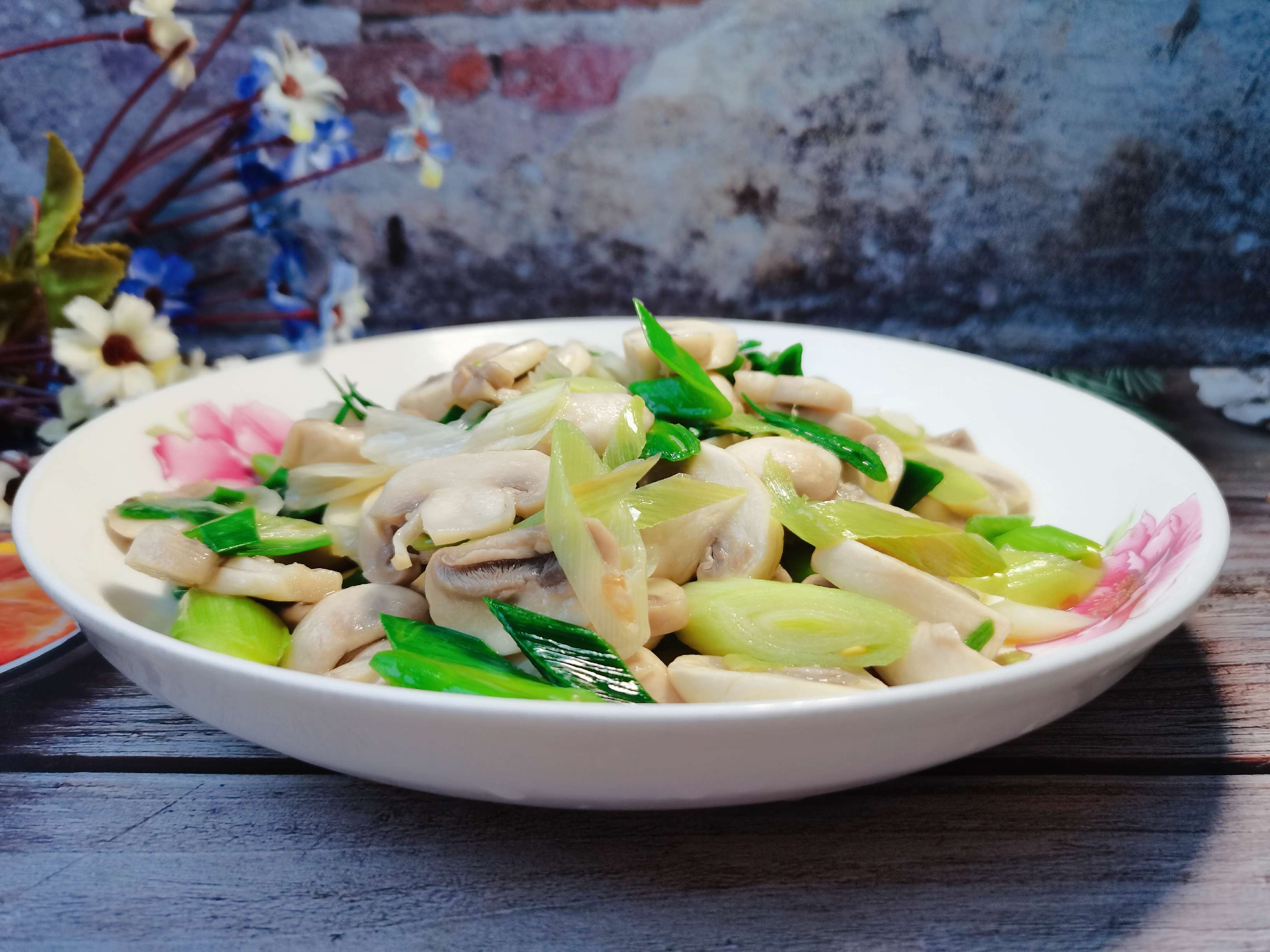 蔥香口蘑的做法-家常味炒菜譜-易網健康養生網 蔥香口蘑的做法-家常味炒菜譜